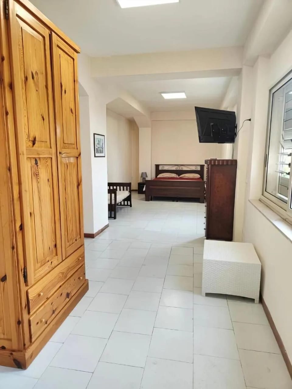 In-room safe, desk, WiFi (free)