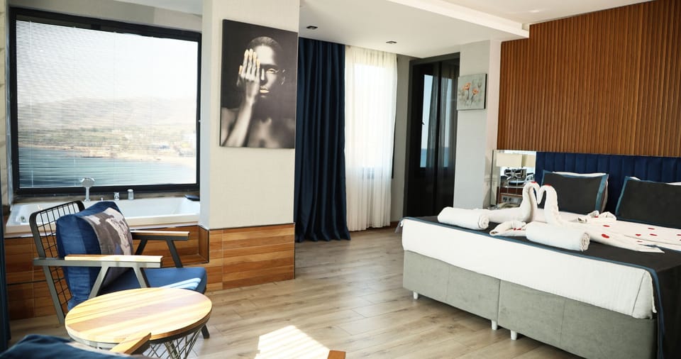 Premium Room, Sea View | Egyptian cotton sheets, premium bedding, minibar, in-room safe