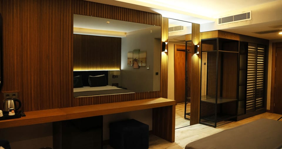 Egyptian cotton sheets, premium bedding, minibar, in-room safe