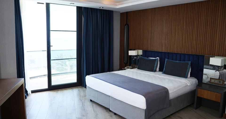 Egyptian cotton sheets, premium bedding, minibar, in-room safe