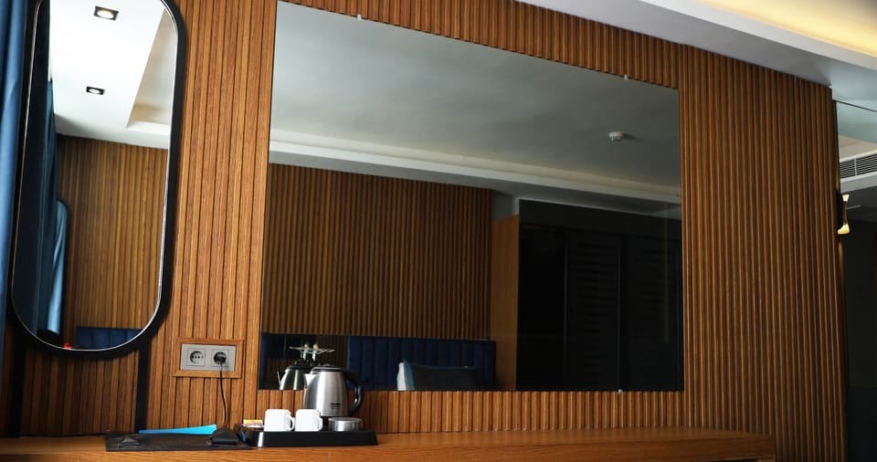 Egyptian cotton sheets, premium bedding, minibar, in-room safe