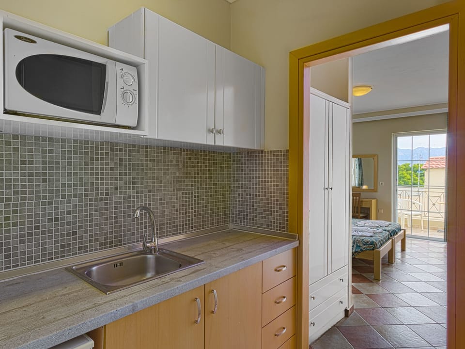 Apartment, 2 Bedrooms | Private kitchen | Fridge, microwave, stovetop, coffee/tea maker