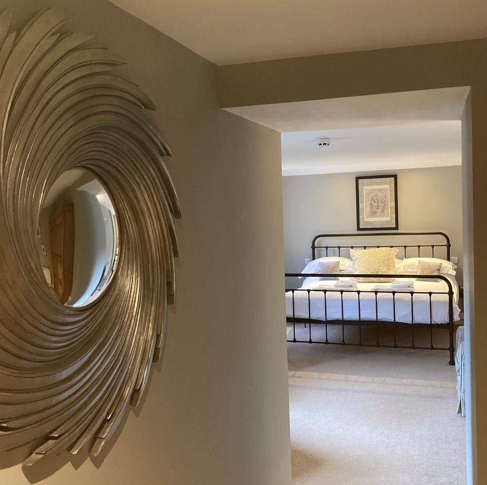 Superior double room 1, bath/shower | Bathroom sink