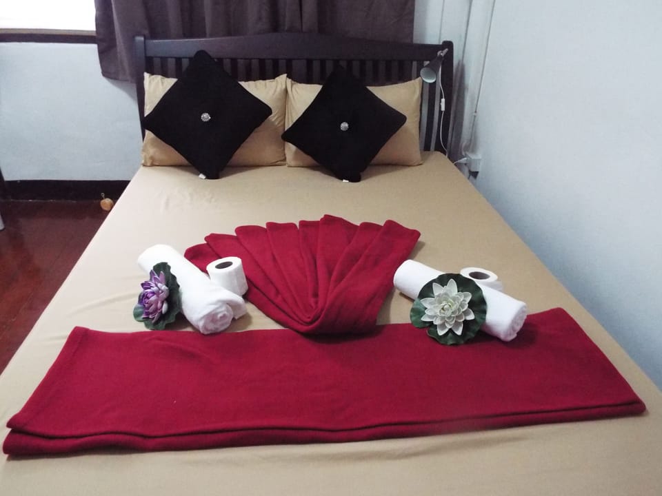 Economy Double Room, 1 Queen Bed | 2 bedrooms, laptop workspace, free WiFi, bed sheets
