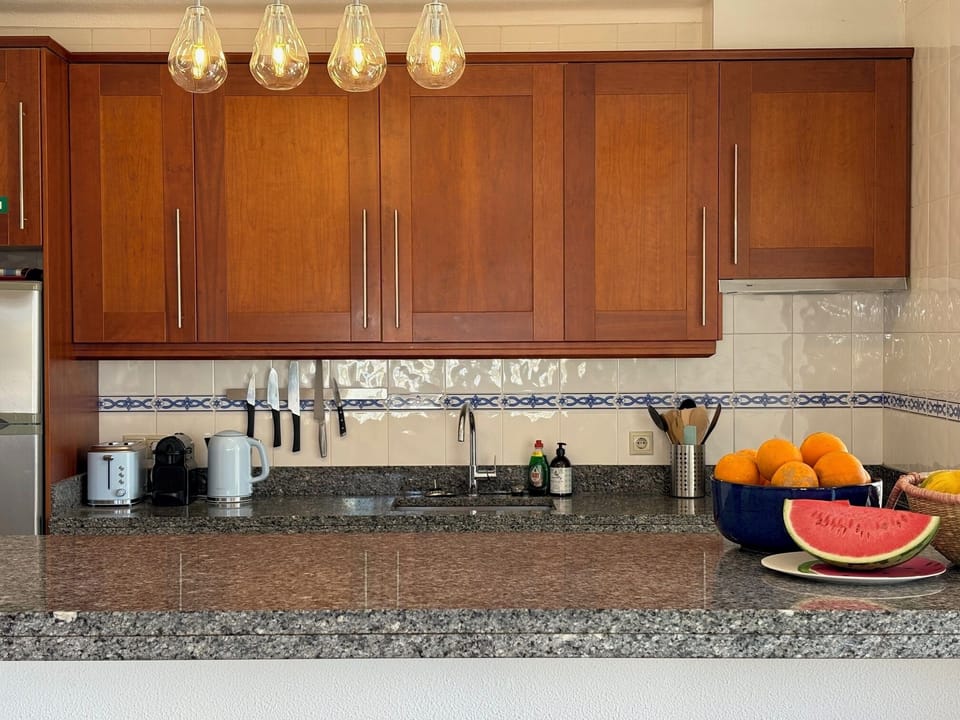 Kitchen bar