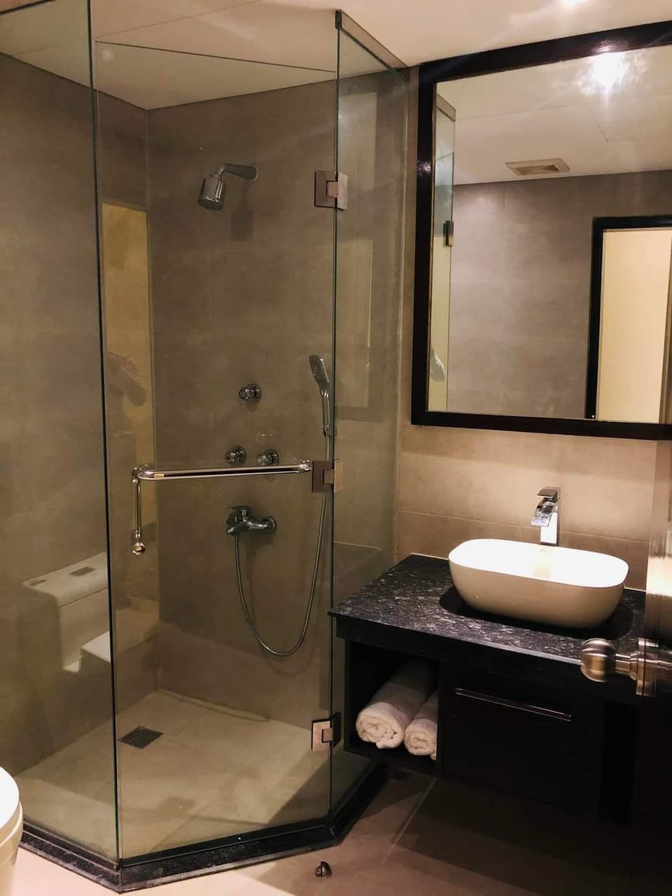 Standard Apartment, 1 Double Bed, Kitchenette, City View | Bathroom | Free toiletries, slippers, towels