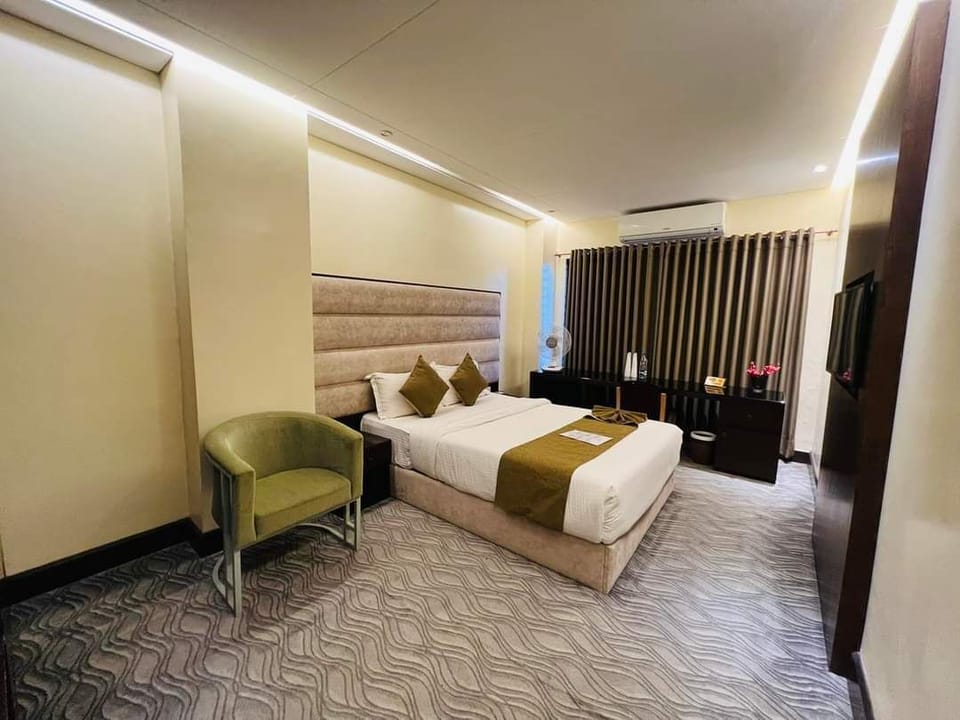 In-room safe, desk, soundproofing, free WiFi