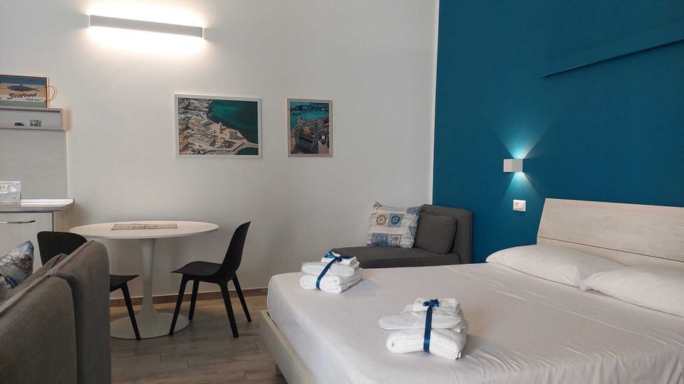 Studio, Patio | Laptop workspace, iron/ironing board, free WiFi, bed sheets