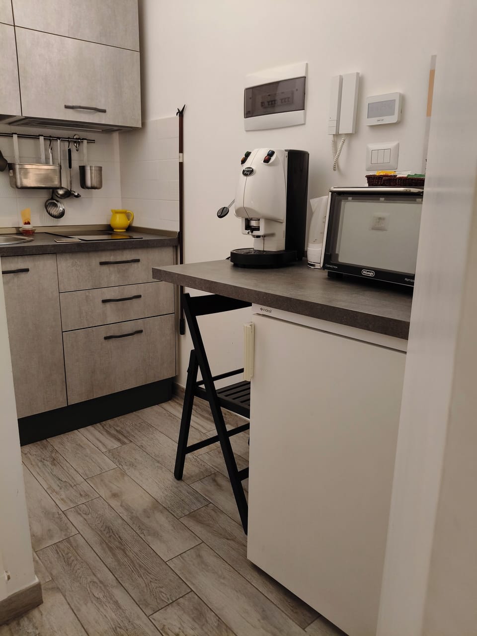 Classic Double or Twin Room, Non Smoking | Private kitchen | Mini-fridge, cookware/dishes/utensils