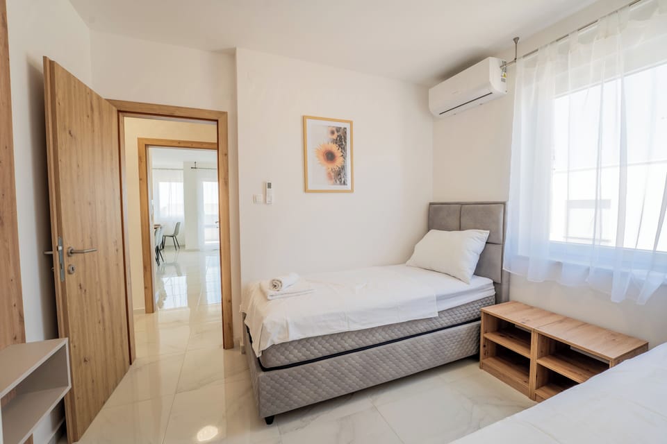 Comfort Apartment, 2 Bedrooms, Balcony | 2 bedrooms, iron/ironing board, free WiFi, bed sheets