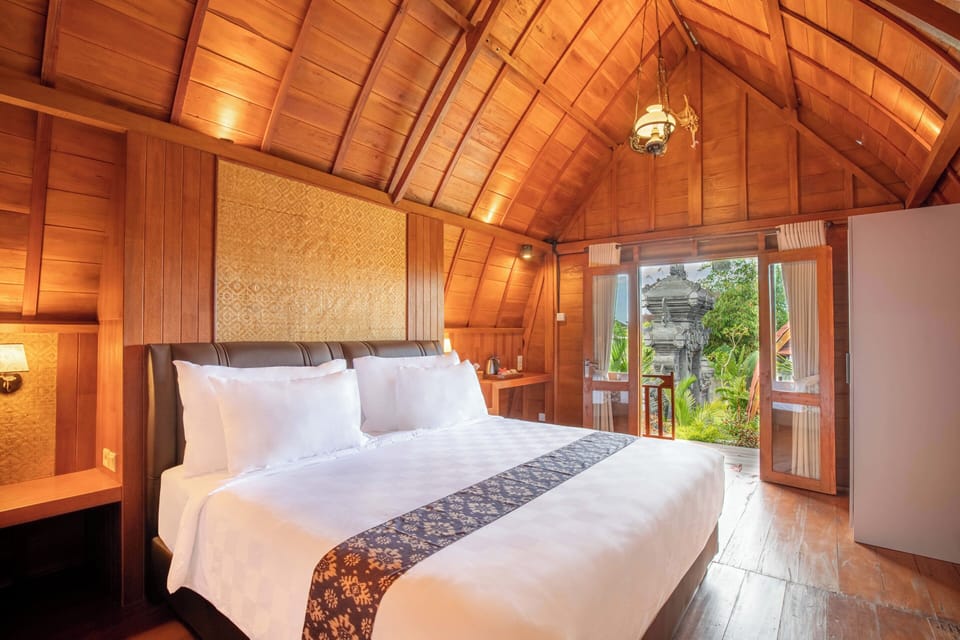 Deluxe Double Room, Pool View | Soundproofing, free WiFi