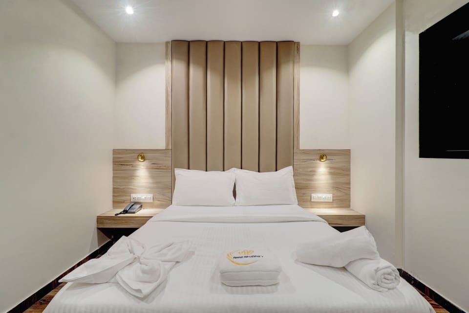 Deluxe Double Room | Laptop workspace, soundproofing, free WiFi