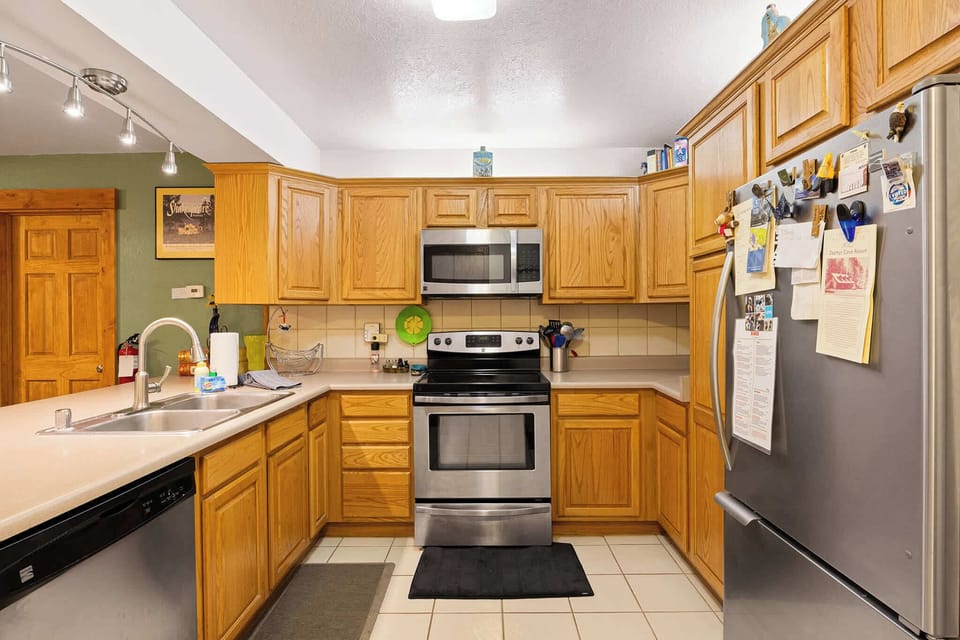 Condo, Multiple Beds, Balcony, Mountain View (Sierra Pines Retreat) | Private kitchen | Fridge, microwave, oven, stovetop