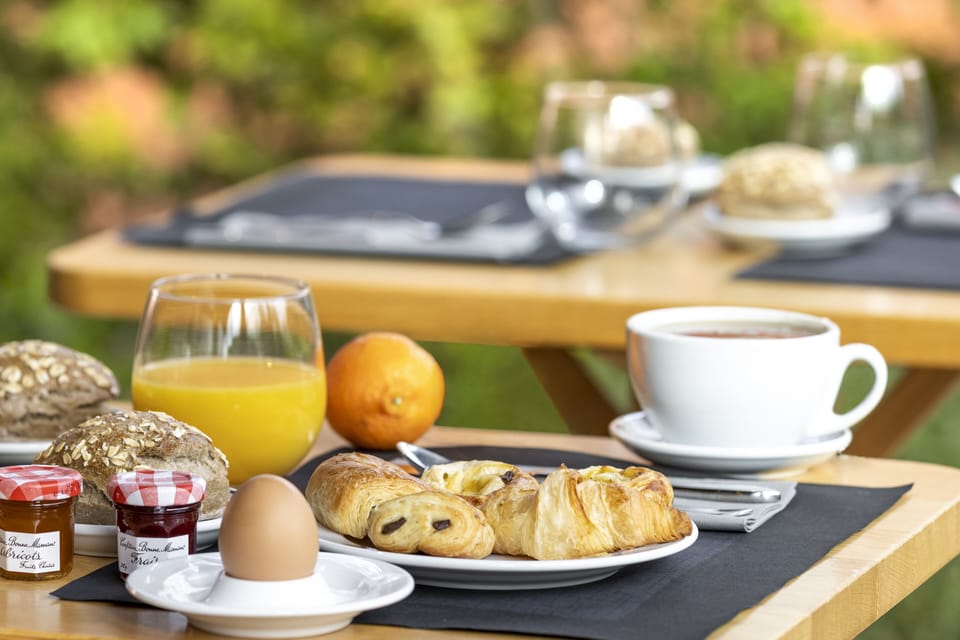 Daily buffet breakfast (EUR 14.95 per person)
