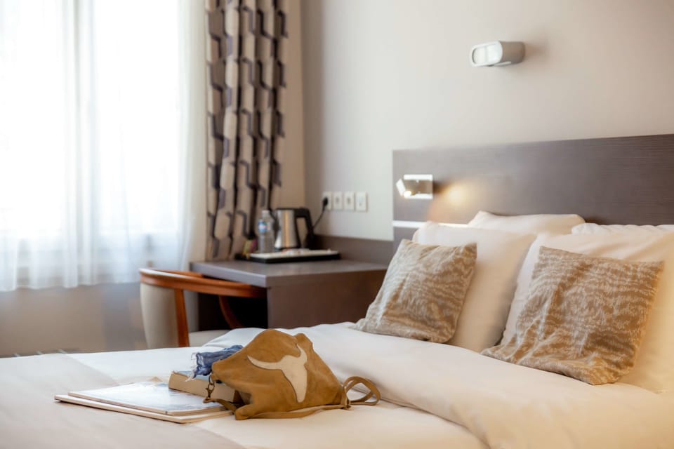 Standard Room, 1 Double Bed | Minibar, desk, blackout drapes, soundproofing