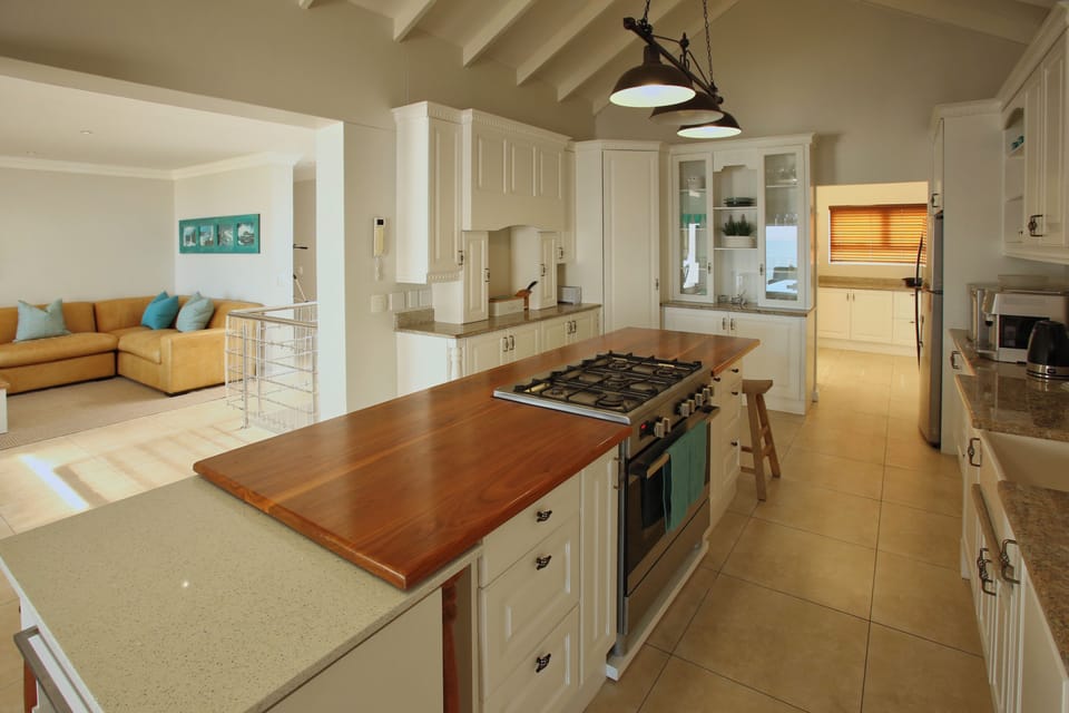 Family House, Bay View | Private kitchen | Electric kettle, dining tables