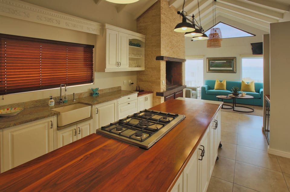 Family House, Bay View | Private kitchen | Electric kettle, dining tables