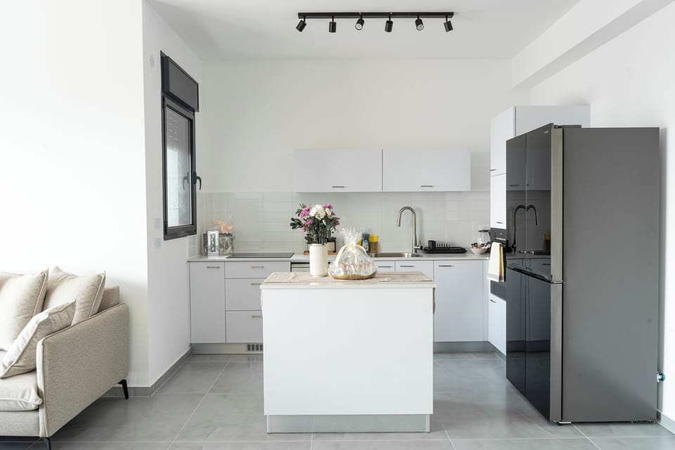 Apartment, 4 Bedrooms, Air conditioning, Ocean View | Private kitchen | Electric kettle