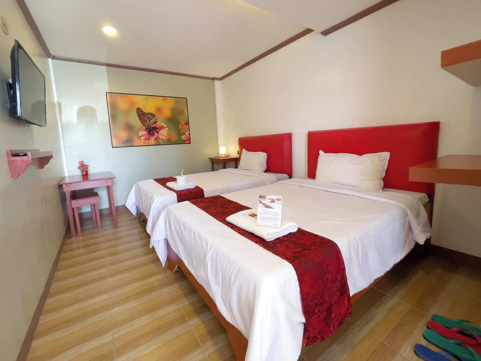 Family Room | Desk, free WiFi, bed sheets, wheelchair access