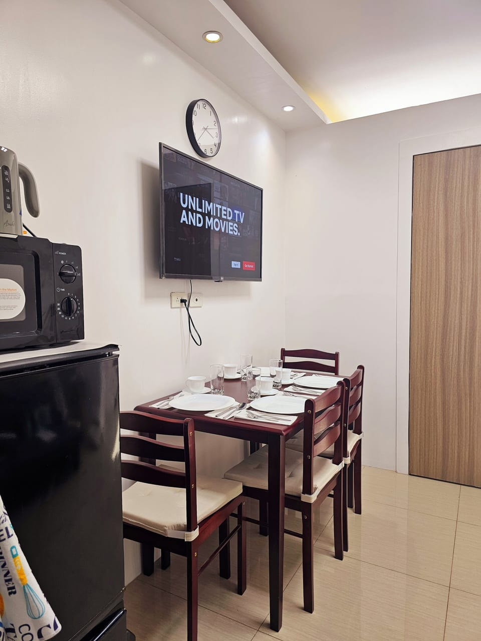 Standard Condo, 1 Bedroom, Balcony, Pool View | Dining room