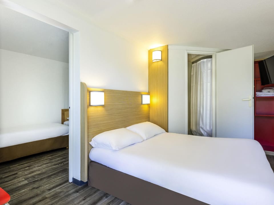 Family Room, 2 Double Beds | Desk, blackout drapes, soundproofing, iron/ironing board