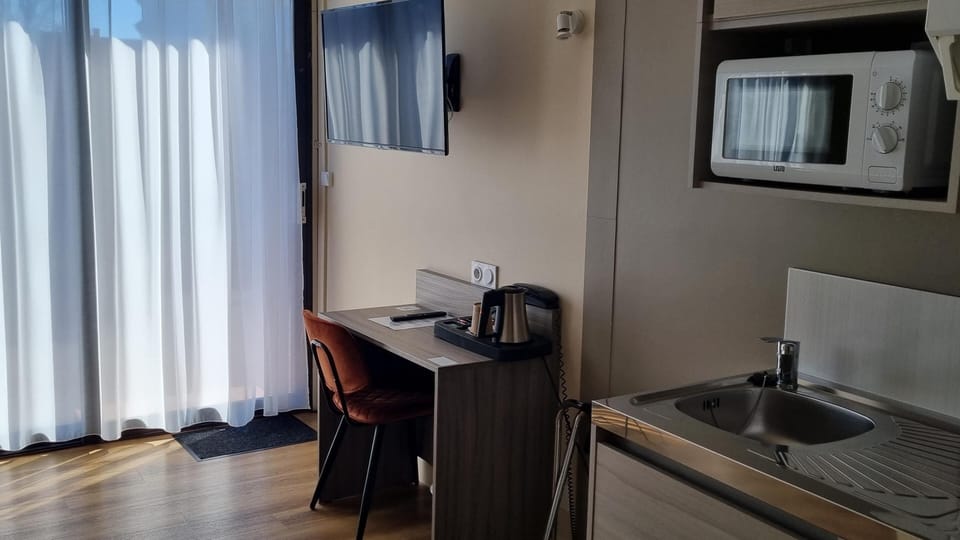 Superior Room, 1 Double Bed | Premium bedding, desk, blackout drapes, soundproofing