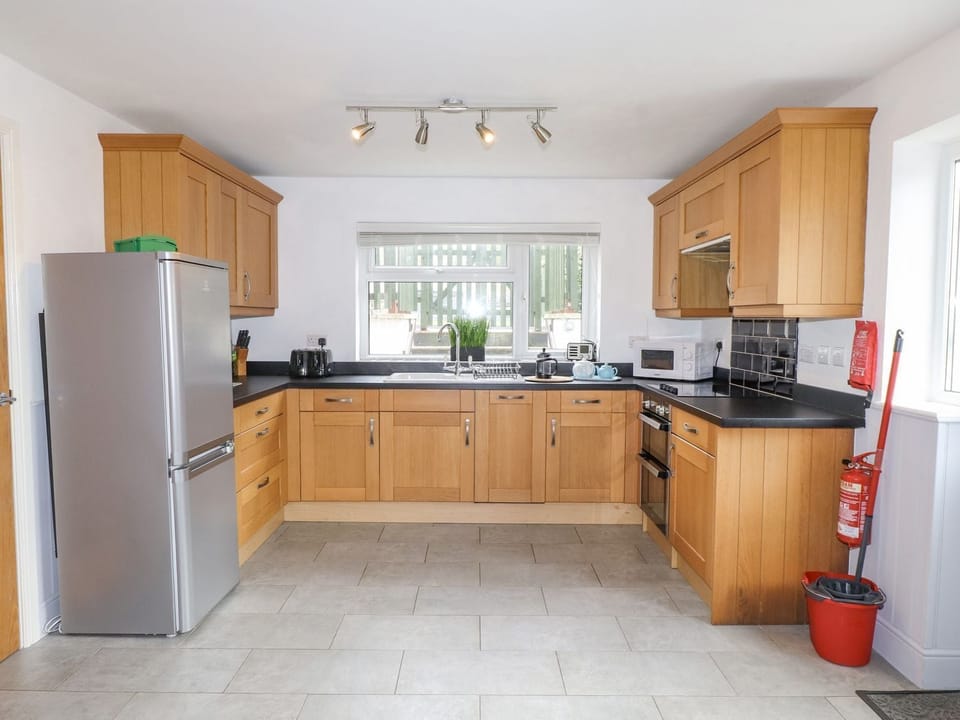 Dishwasher, cookware/dishes/utensils