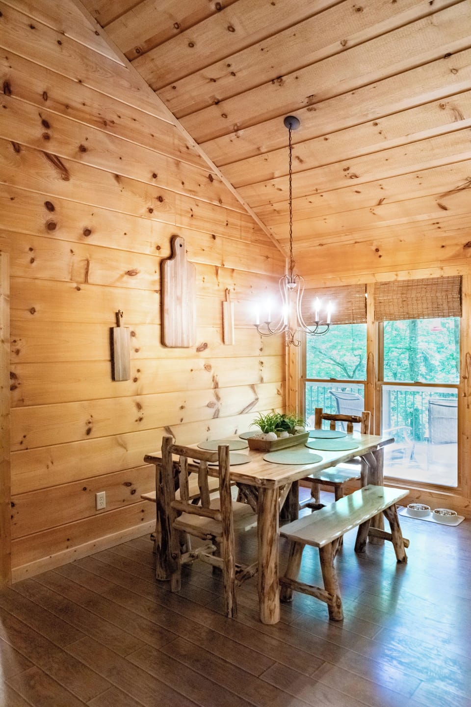 Main level dining area