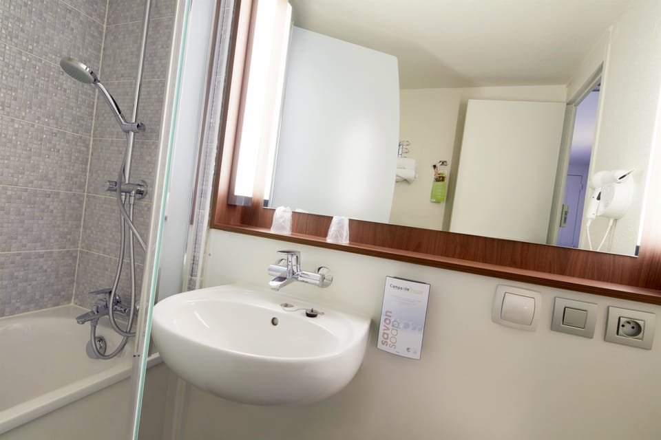 Combined shower/tub, eco-friendly toiletries, hair dryer, towels