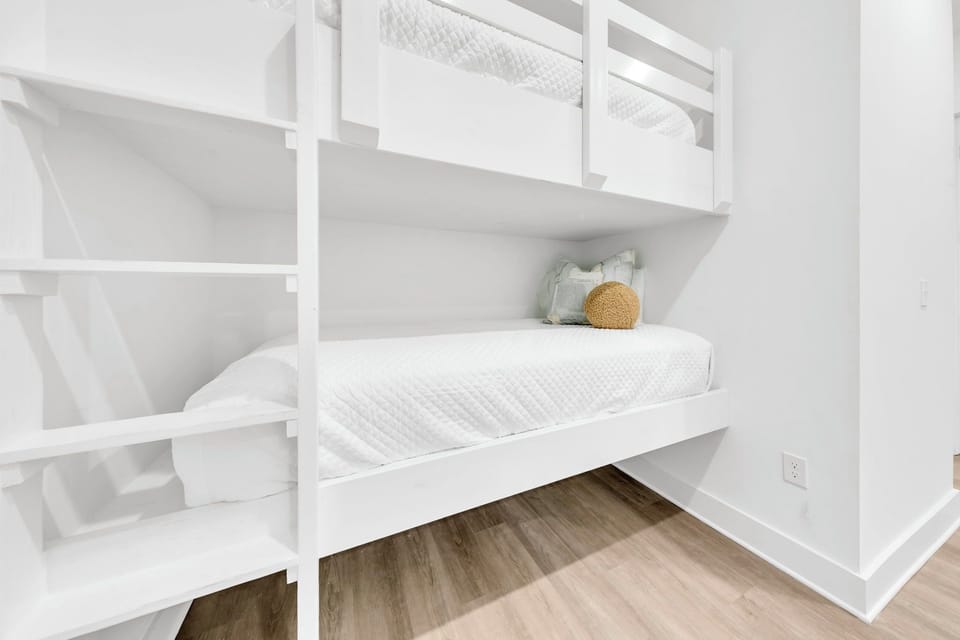 Hallway Bunks 1 Part 2