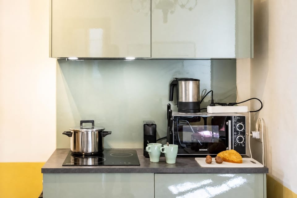 Family Apartment, 3 Bedrooms, Microwave (Precious Apartment Genova Historic) | Private kitchen