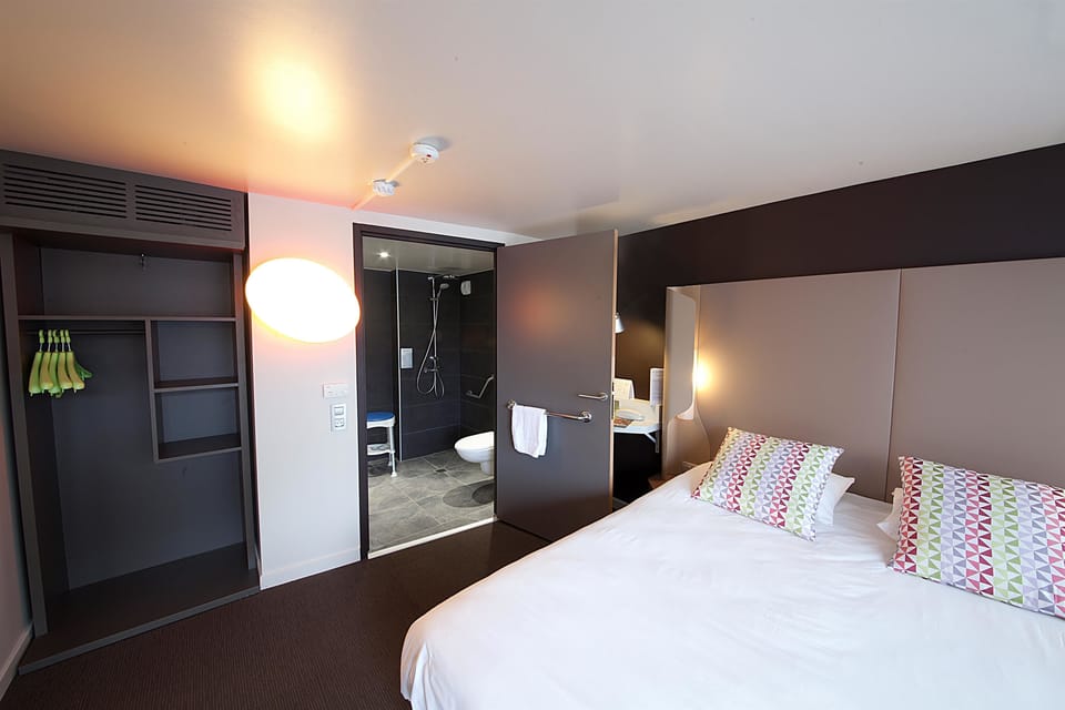 Standard Room, 1 Double Bed | 1 bedroom, premium bedding, desk, soundproofing