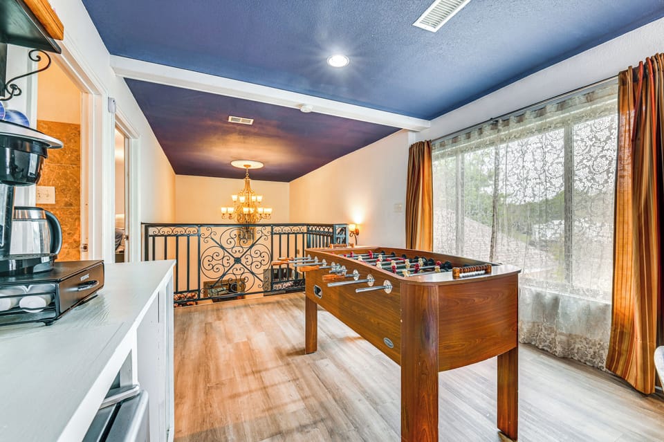 House (5 Bedrooms) | Interior