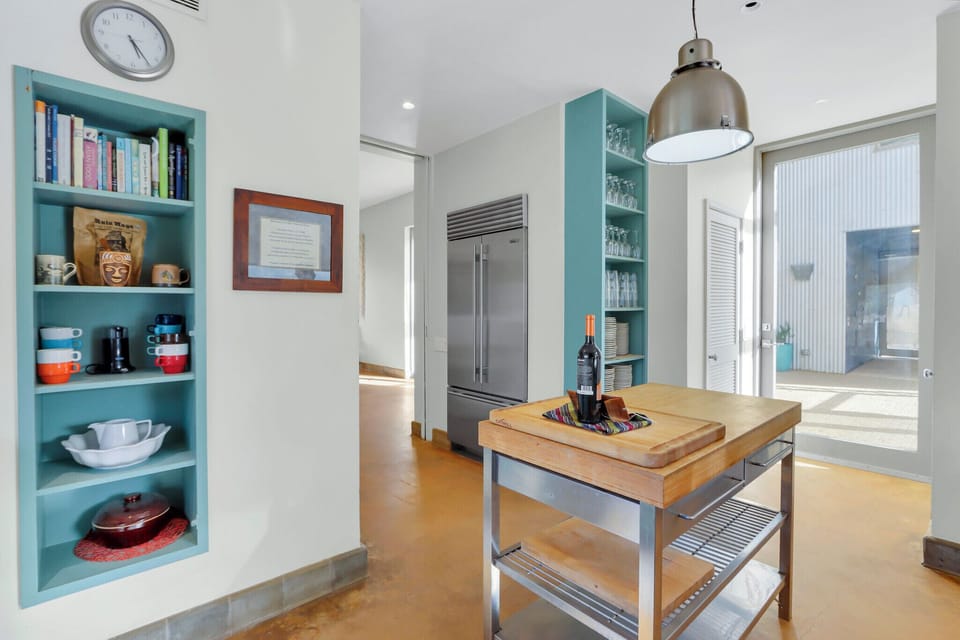 Spacious kitchen with modern and clean finishes