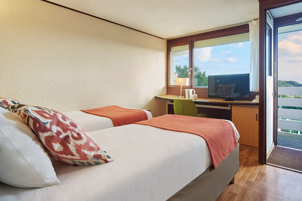 Twin Room | Desk, iron/ironing board, free rollaway beds, free WiFi