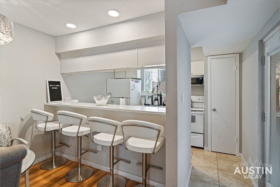 Cook, chat, and chill at this countertop paradise!