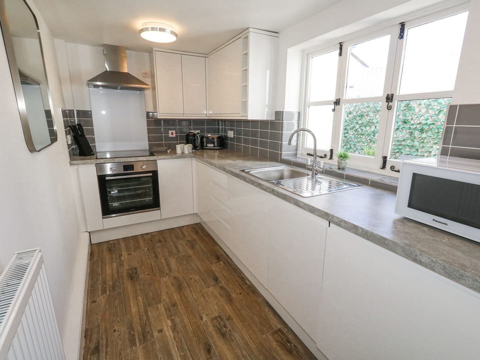 Fridge, microwave, dishwasher, toaster