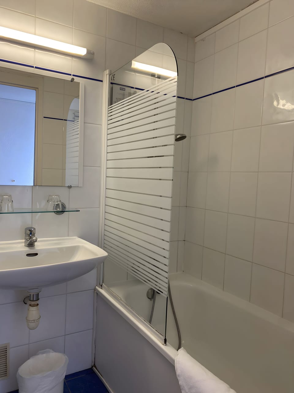 Deep soaking tub, free toiletries, hair dryer, towels
