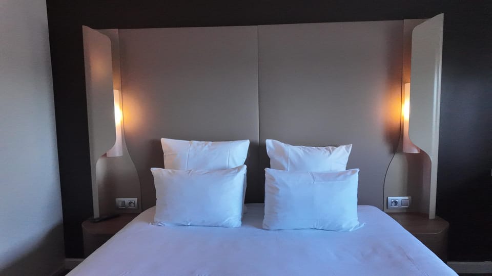 1 bedroom, premium bedding, individually furnished, desk