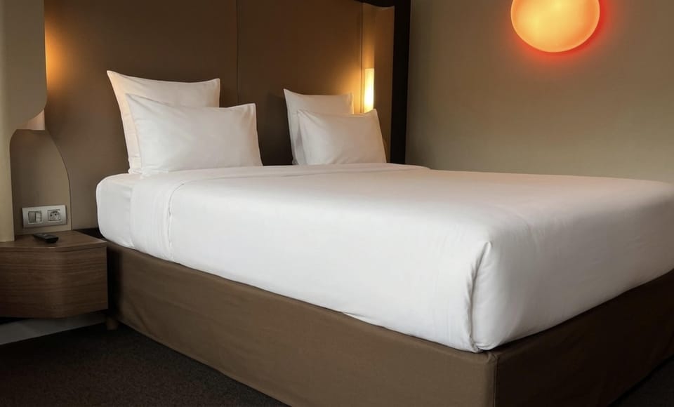 Standard Room, 1 Double Bed | 1 bedroom, premium bedding, individually furnished, desk