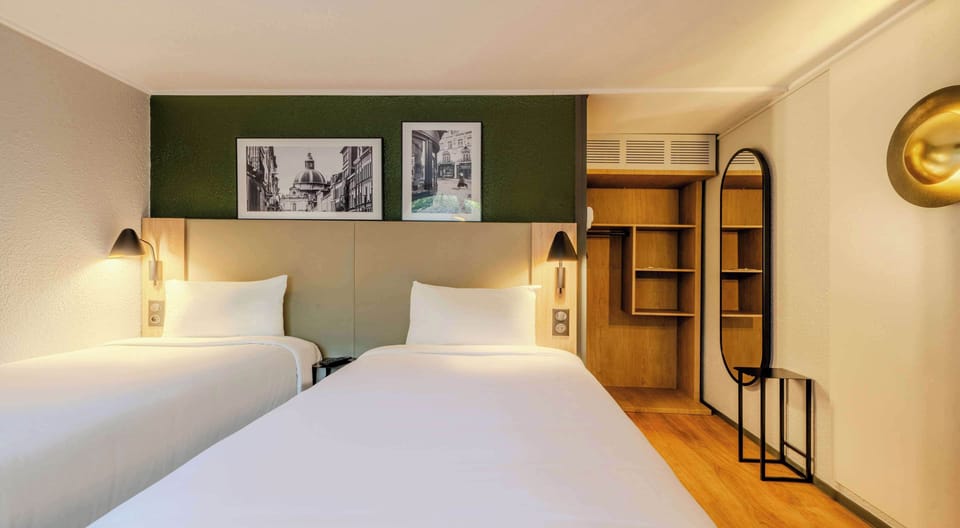 Standard Room, 2 Twin Beds | Premium bedding, desk, blackout drapes, soundproofing