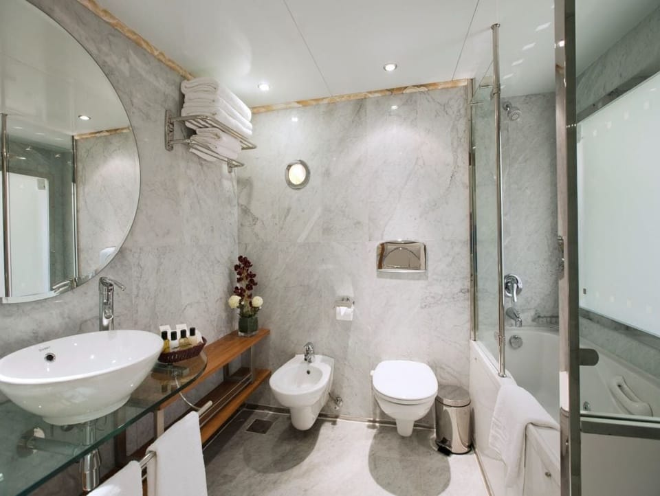Combined shower/tub, free toiletries, hair dryer, slippers