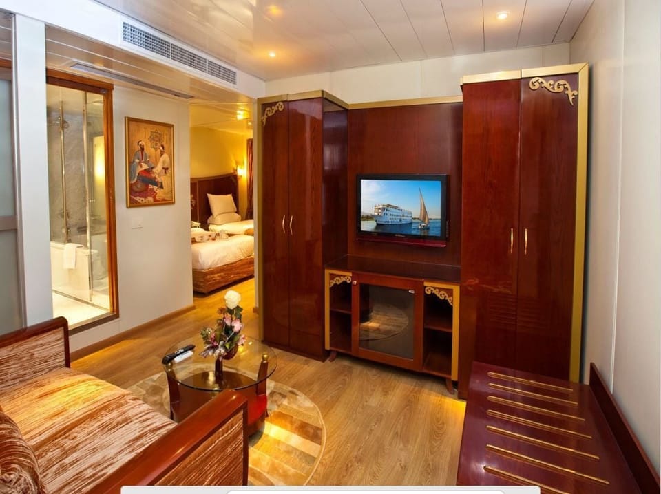 Deluxe Double or Twin Room, River View | In-room safe, soundproofing, free WiFi
