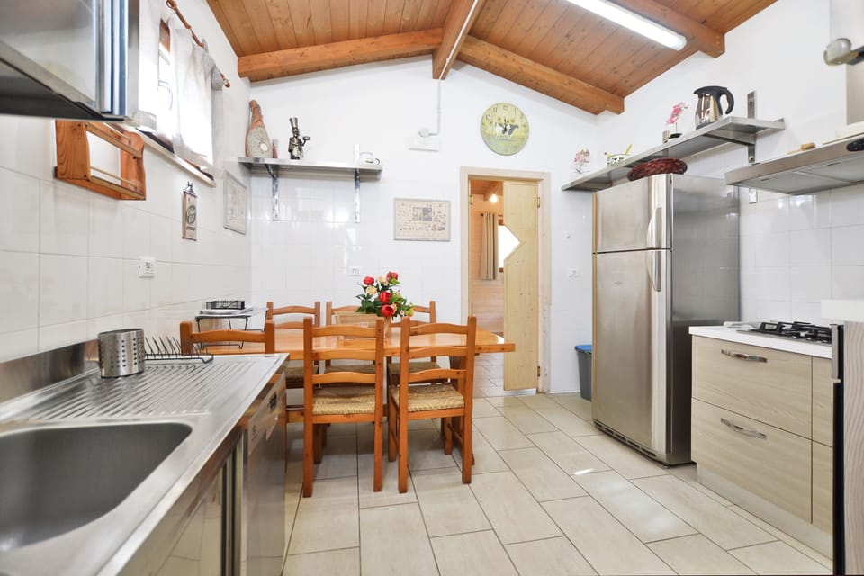 Family Chalet, 1 Bedroom, Microwave, Mountainside (Piccola Fattoria) | Dining