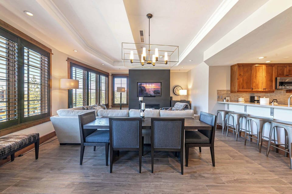 4001 Northstar Dr Unit 302-print-006-020-Interior-3214x2142-300dpi