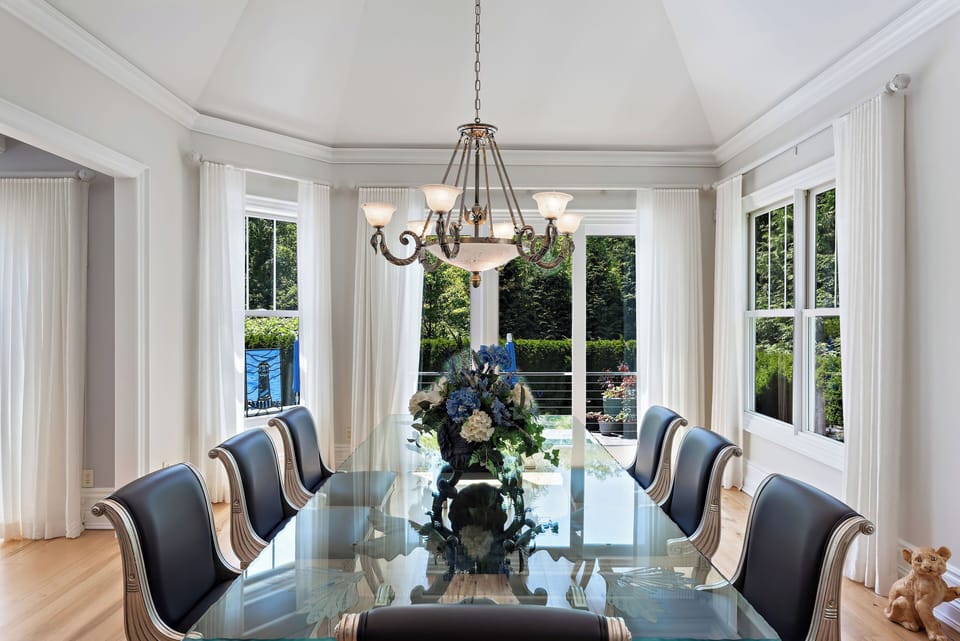 Gorgeous Dining for Eight