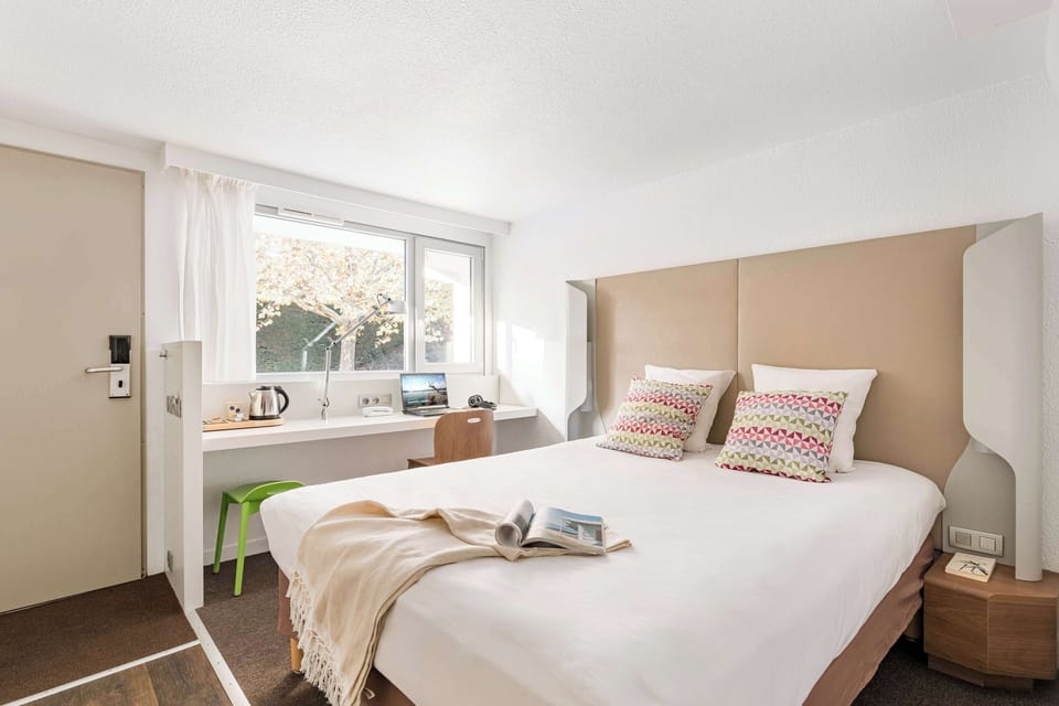 Standard Room, 1 Double Bed | Premium bedding, desk, soundproofing, free cribs/infant beds