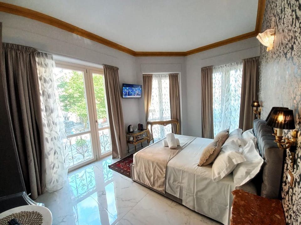 Deluxe Room, Non Smoking, Private Bathroom | Egyptian cotton sheets, premium bedding, down comforters
