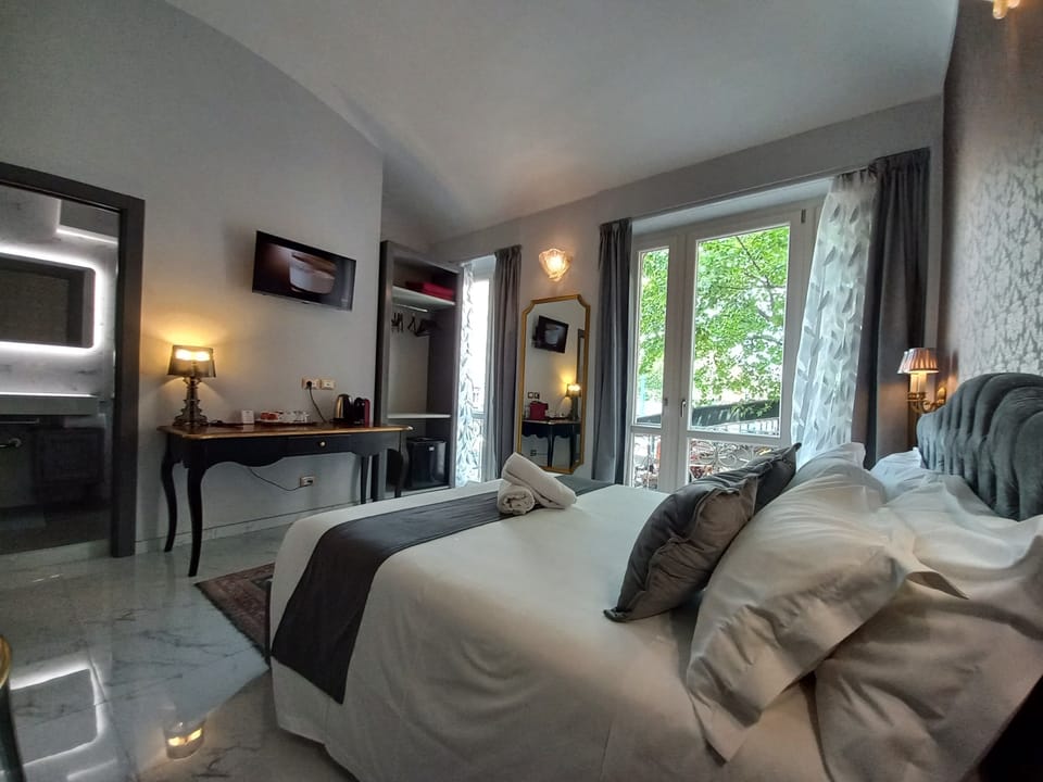 Egyptian cotton sheets, premium bedding, down comforters