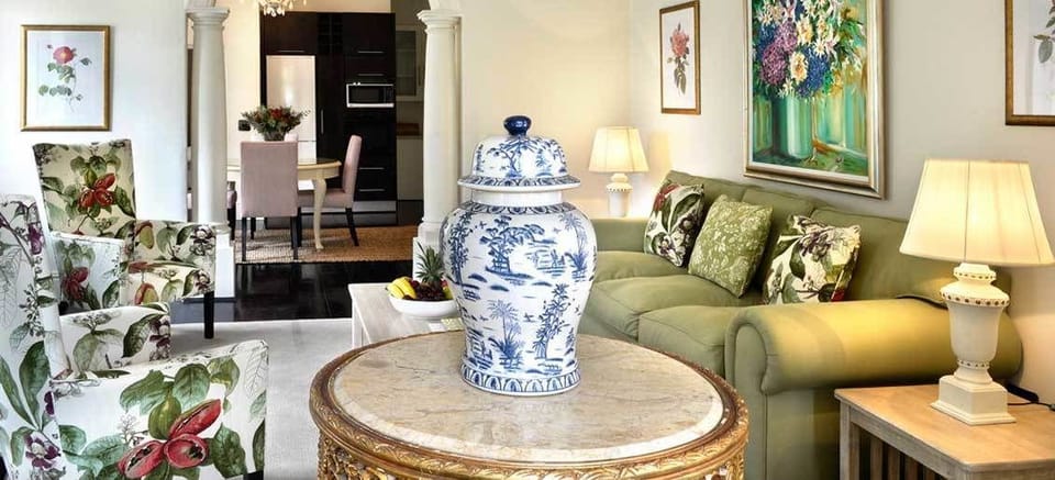 Luxury Huguenot Suite (1) | Living room | 40-inch flat-screen TV with satellite channels, LCD TV, MP3 dock